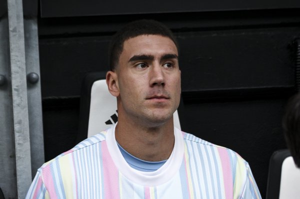 Người nổi tiếng: Openda chỉ là một tiền đạo thứ hai và Juventus cạnh tranh hơn khi Vlahovic là một m