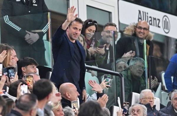 Del Piero: Tôi đã rất sợ khi lần đầu tiên bước vào phòng thay đồ Juventus ở tuổi 18. Yamal Yildiz rấ