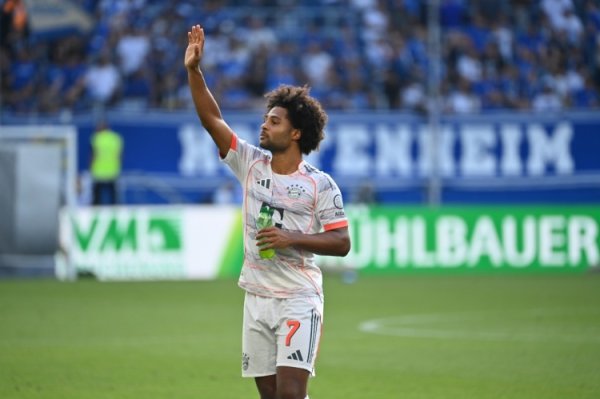 Piggy: Gnabry làm tôi nhớ đến Muller, anh ấy có thể lấy bóng khi đối phương phá bóng