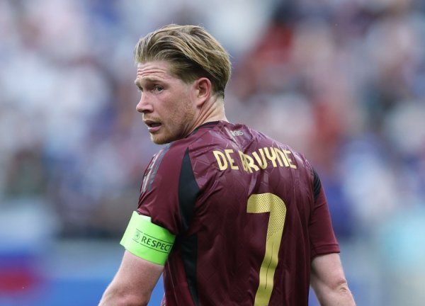 De Bruyne sút 23 lần, ghi 6 bàn và thực hiện 14 đường tạt bóng chính xác, là tiền vệ có nhiều tiền v