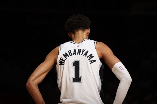 27 điểm, 10 rebound và 3 block trong hai hiệp rưỡi! Garnett đã tweet: Bunyama MVP