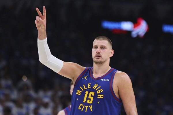 Zhang Jiawei: Nuggets đang tăng tốc để tiết kiệm năng lượng cho Jokic. Braun đang gấp rút mạnh mẽ hơ